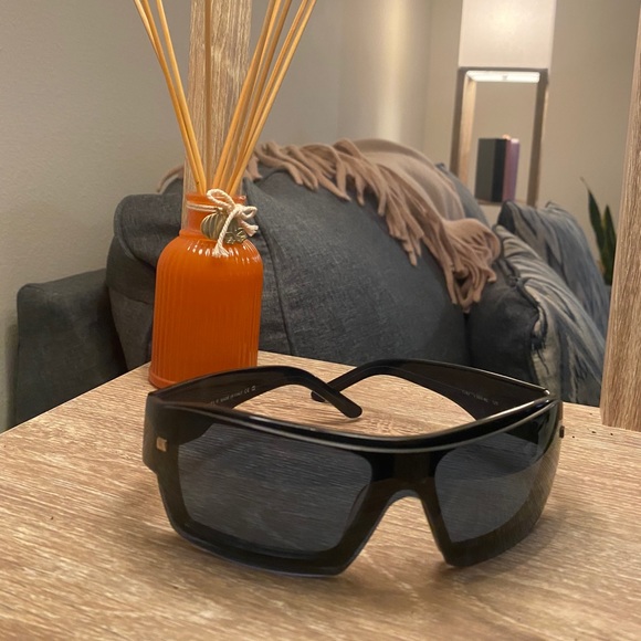 Chanel sunglasses - Picture 1 of 8
